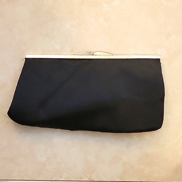 Kiss Lock Clutch - Picture 2 of 3